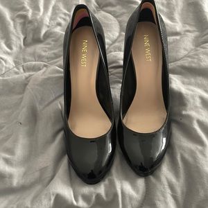 Nine West high chunky shoe size 8.5 black patten leather